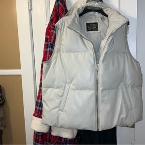 NWT LEVI ICE woman’s vest.  Size 2X.